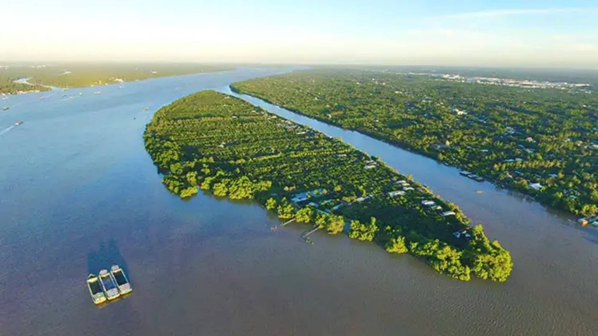 Capture the vibrant beauty of Vietnam’s coastal heritage post-visa